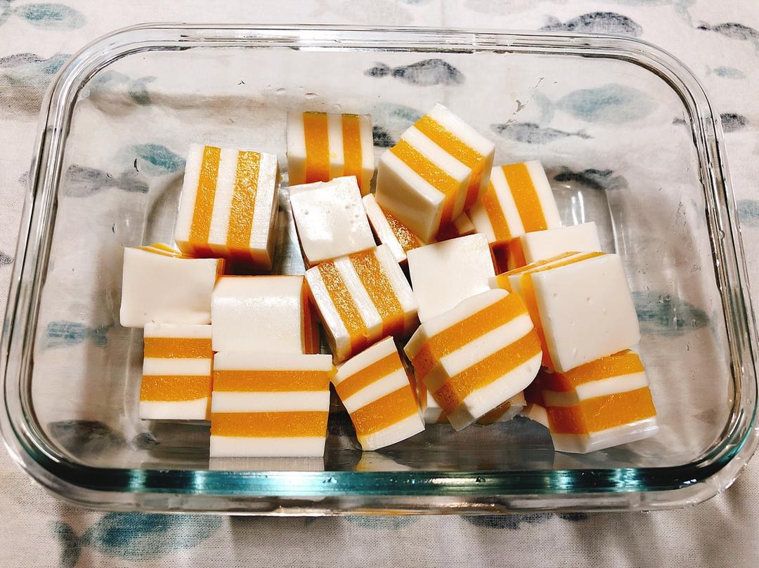 妈妈们快看，这道甜品是会跳舞的，孩子们一定喜欢！——芒果千层糕