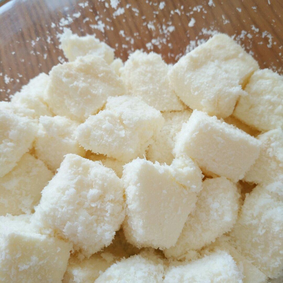完胜85度C牛奶椰丝小方