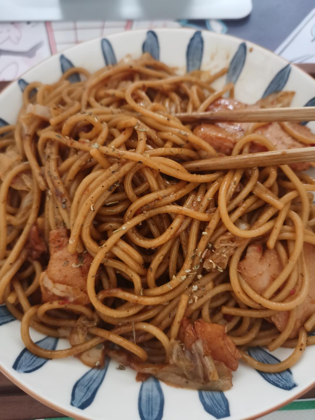 黑胡椒香肠意大利面