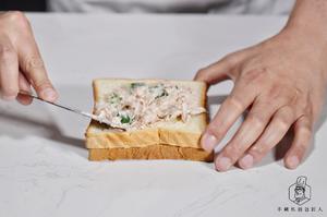 10分钟搞定秋葵金枪鱼三明治的做法 步骤7