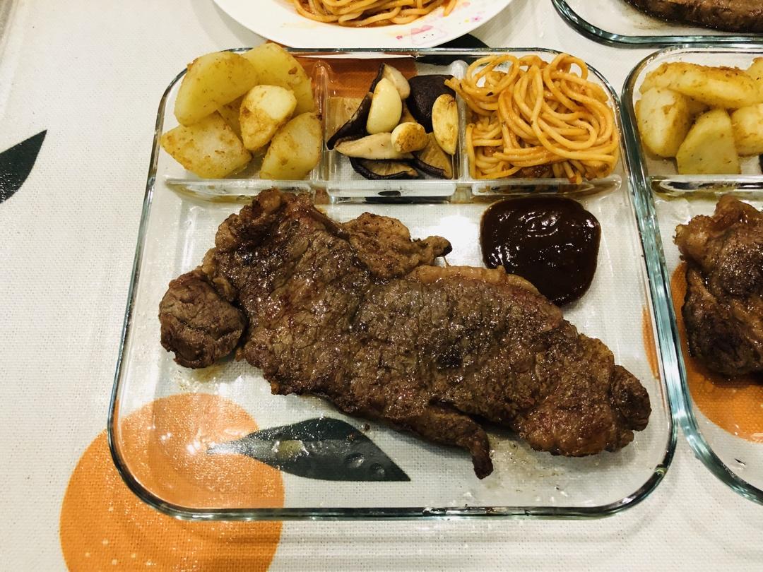 黑椒牛排（配土豆/鸡蛋，意面/蔬菜）