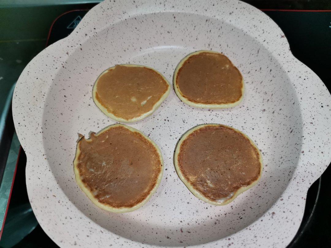 【减脂早餐】无油香蕉松饼（超简单）