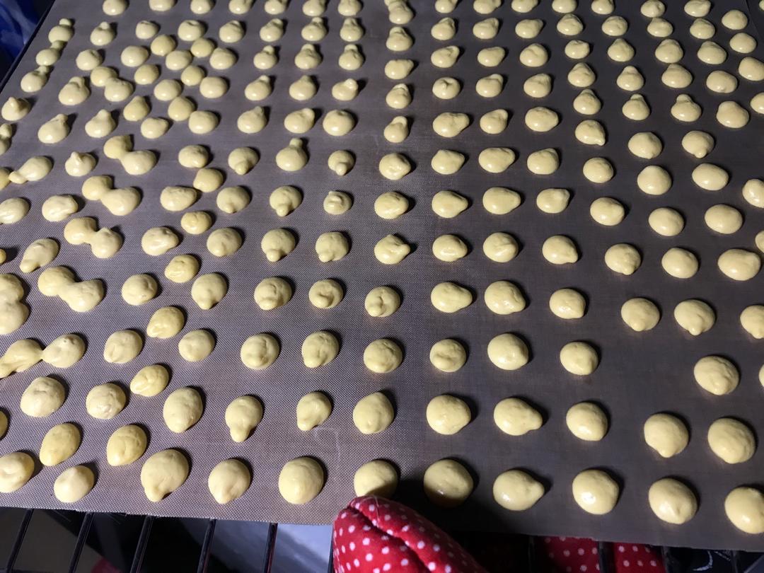 入口即化的无添加蛋黄溶豆