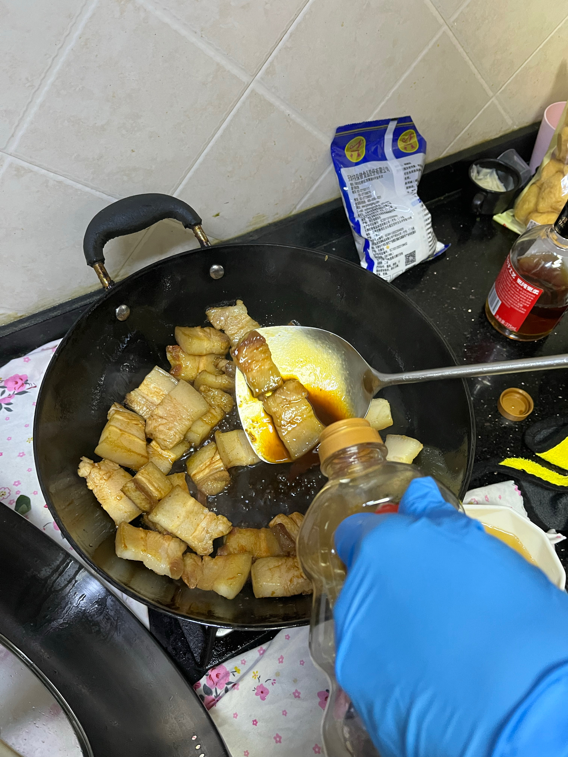 油豆腐烧肉的做法 步骤4