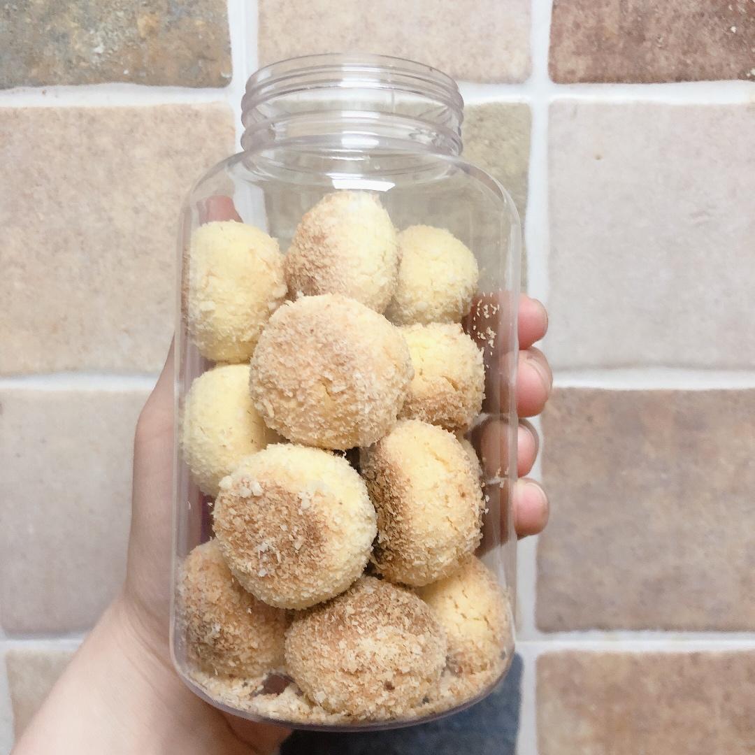 简直不要太好吃的椰蓉球