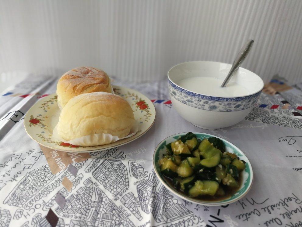 如棉花般松软的海苔肉松面包