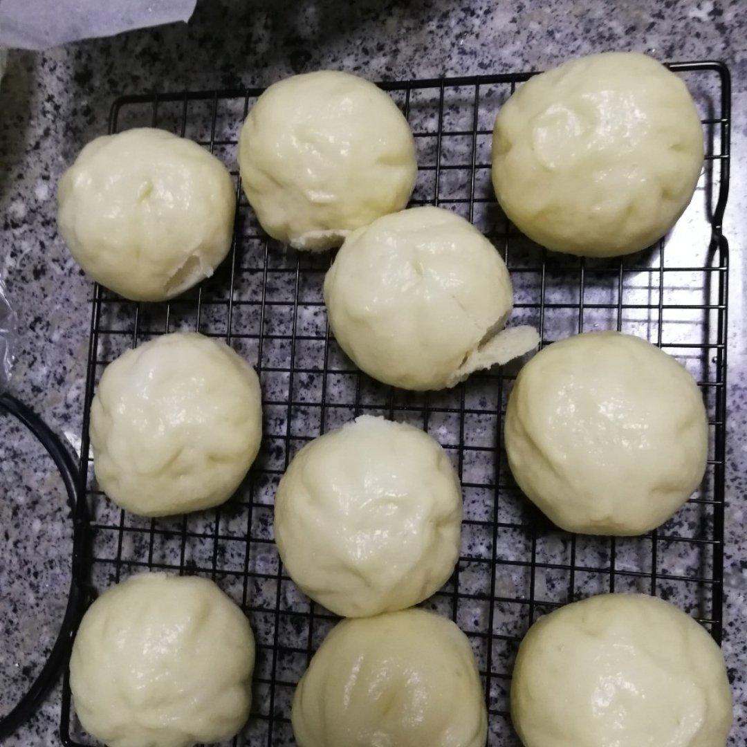松软香甜的奶黄包，很快就可以搞定。