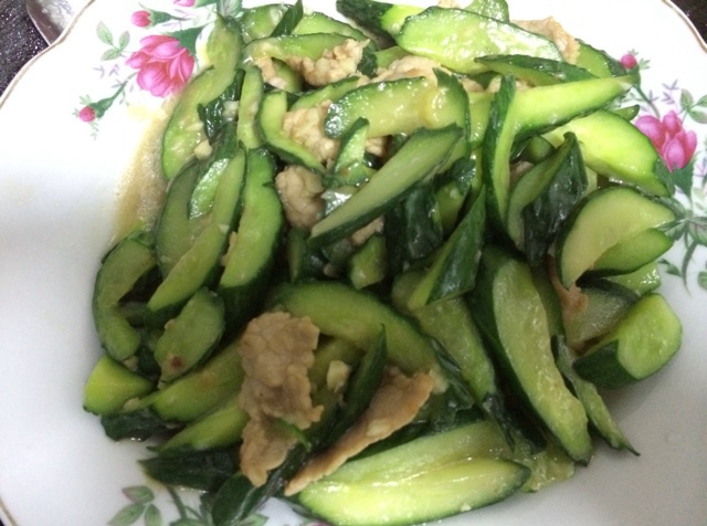 黄瓜炒肉片