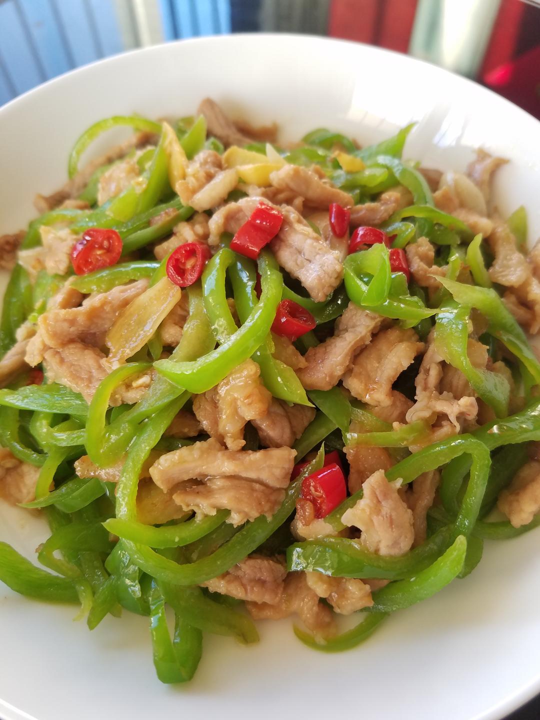 好吃不腻，青椒炒肉丝的做法