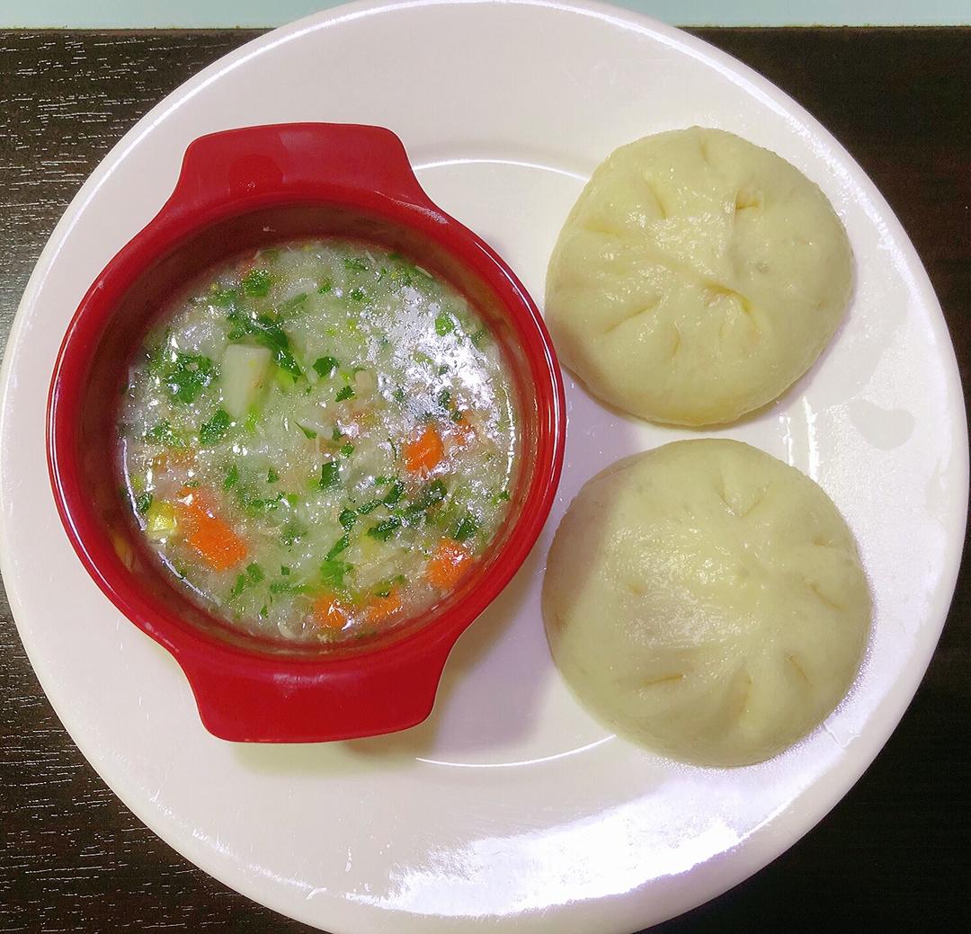 宝宝辅食:骨汤蔬菜粥的做法