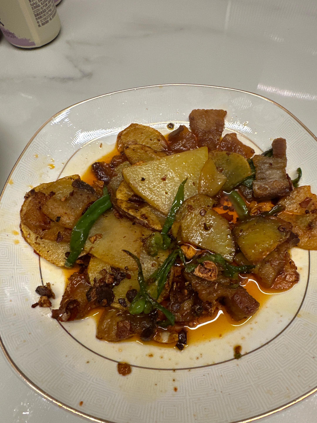 五花肉炒小土豆片