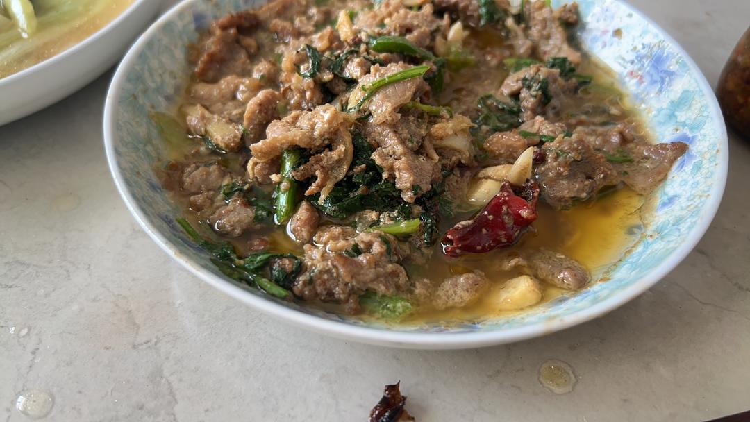 下饭神器又来了，试试这道芹菜炒牛肉！！