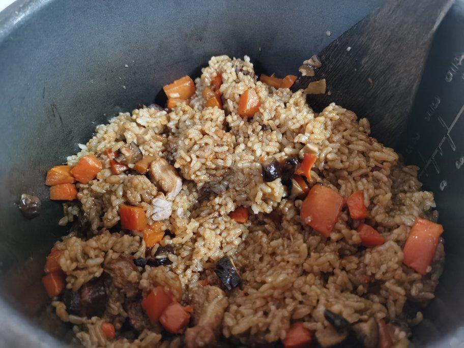 喷香排骨焖饭（爆好吃）