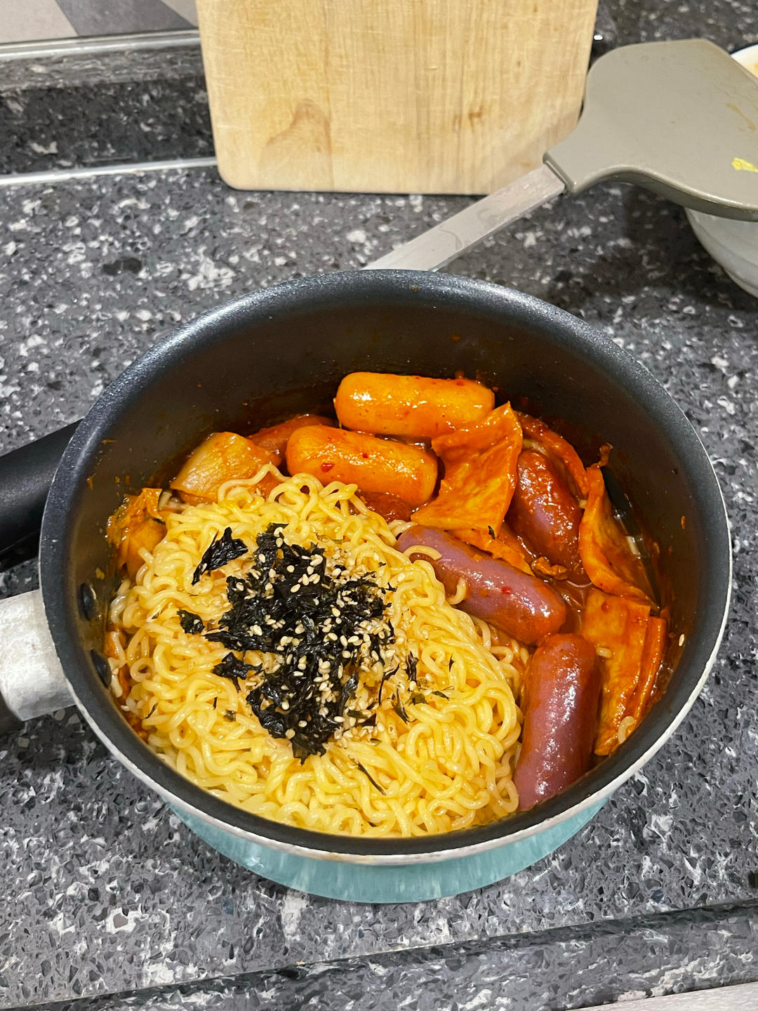 酸甜辣白菜炒年糕&鱼饼