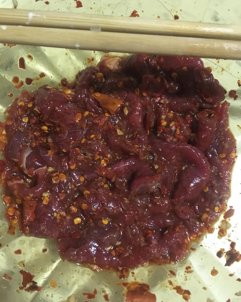 瑶瑶爱烘培做的腌制麻辣牛肉火锅烧烤