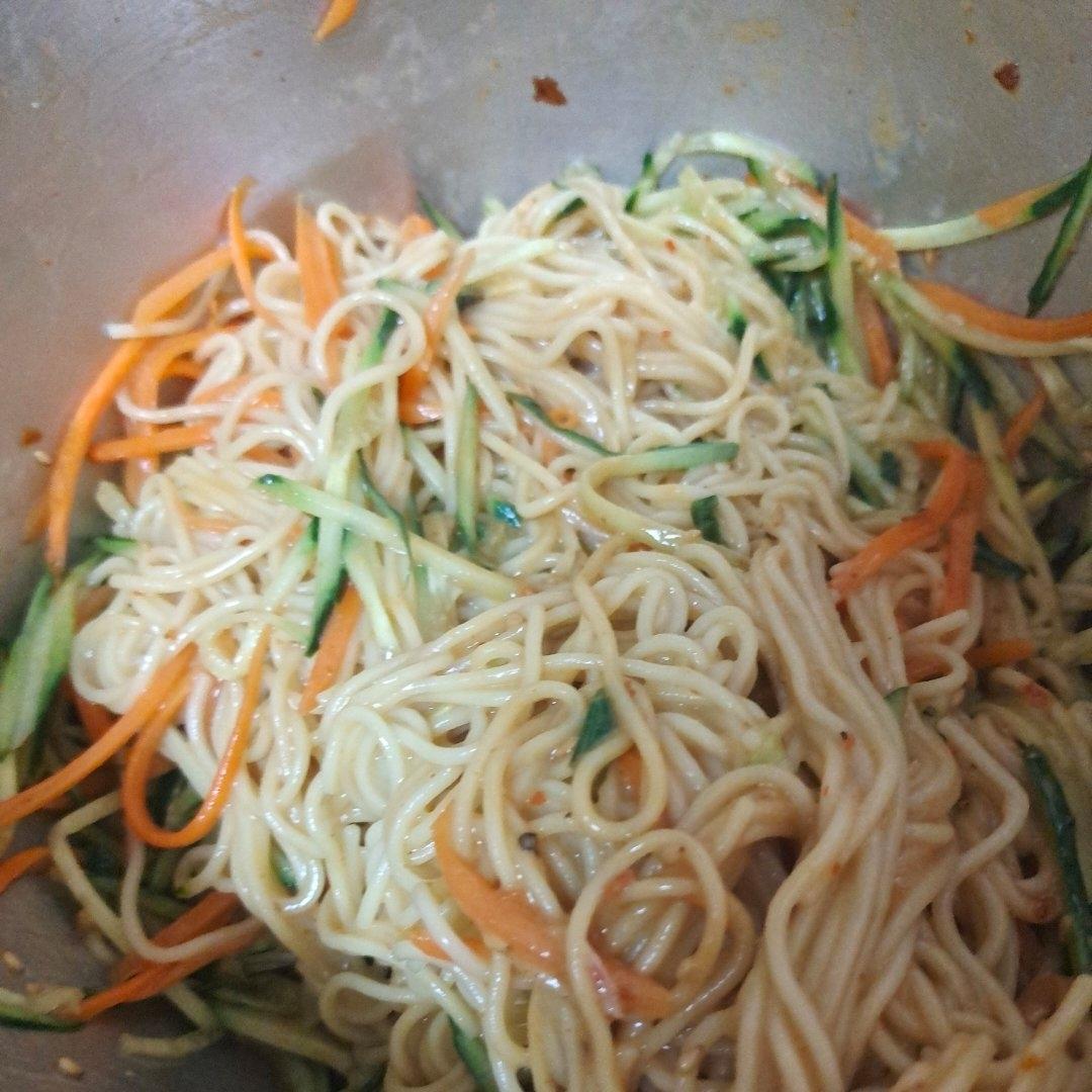 天热必吃麻酱拌面