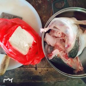 鱼头炖豆腐的做法 步骤1