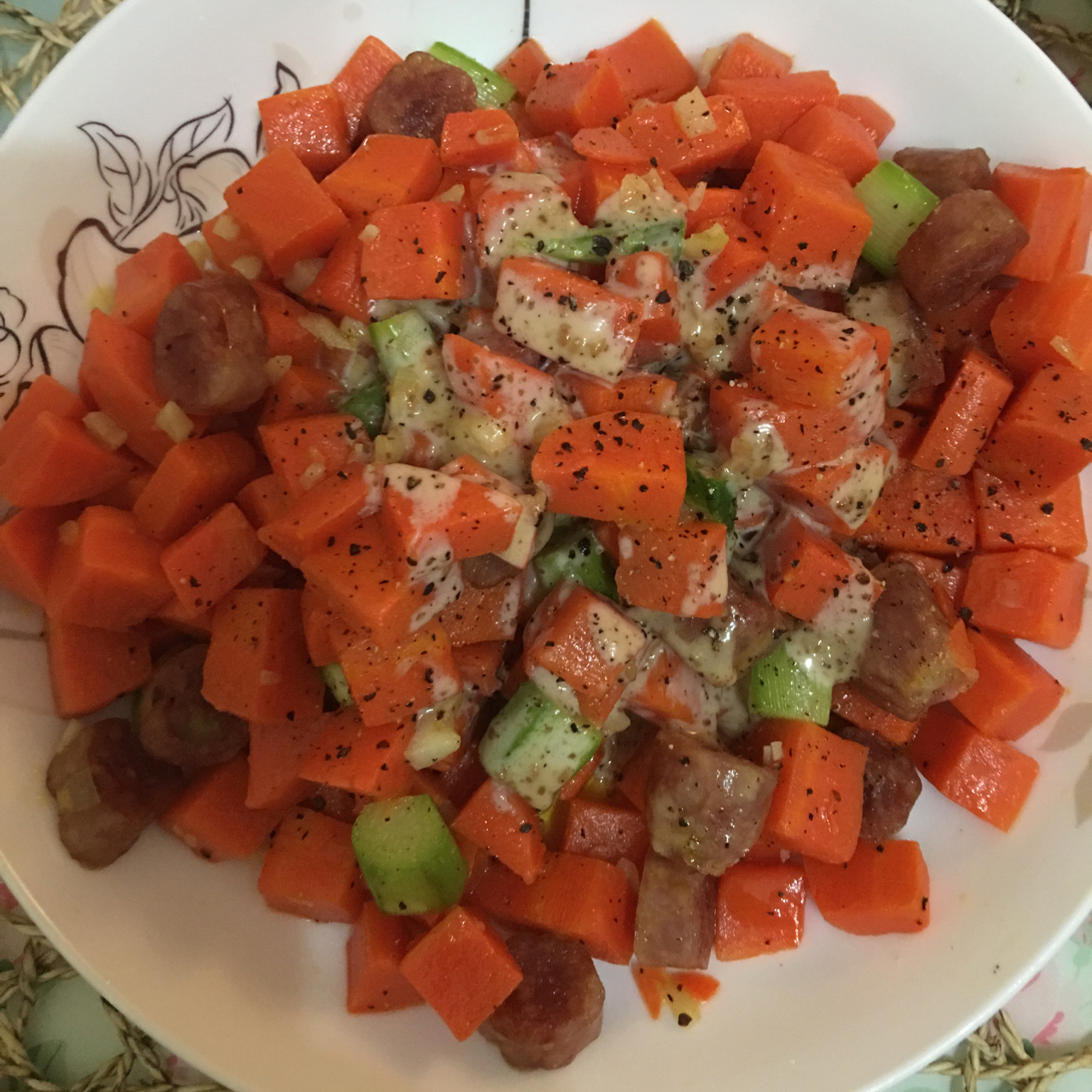 莴笋胡萝卜炒腊肠