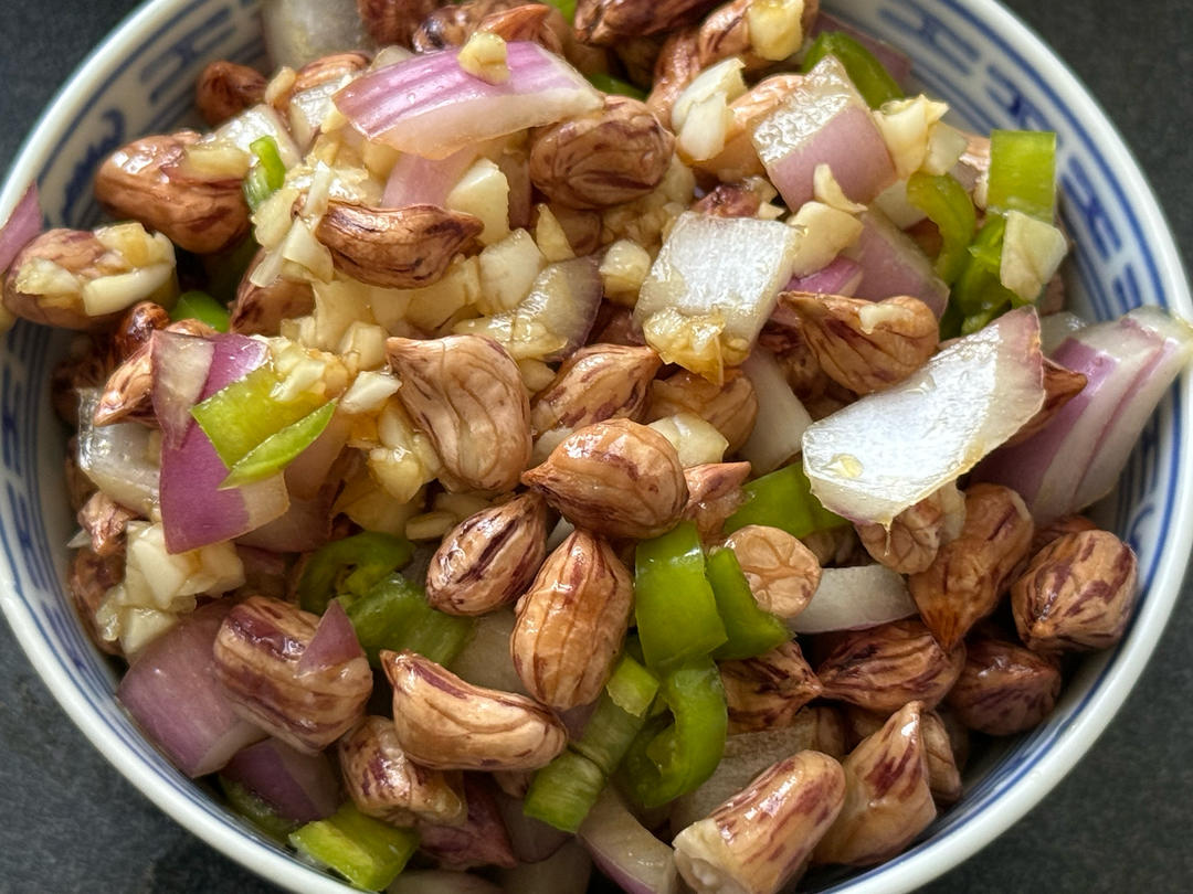 凉拌七彩花生的做法