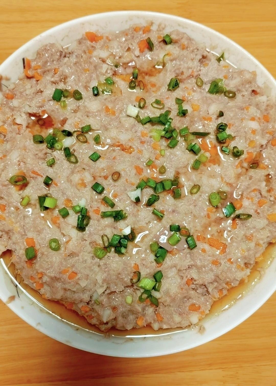 鲜嫩多汁的莲藕蒸肉饼