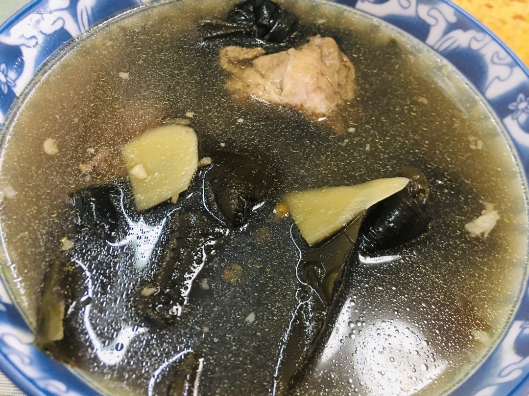 海带炖排骨汤