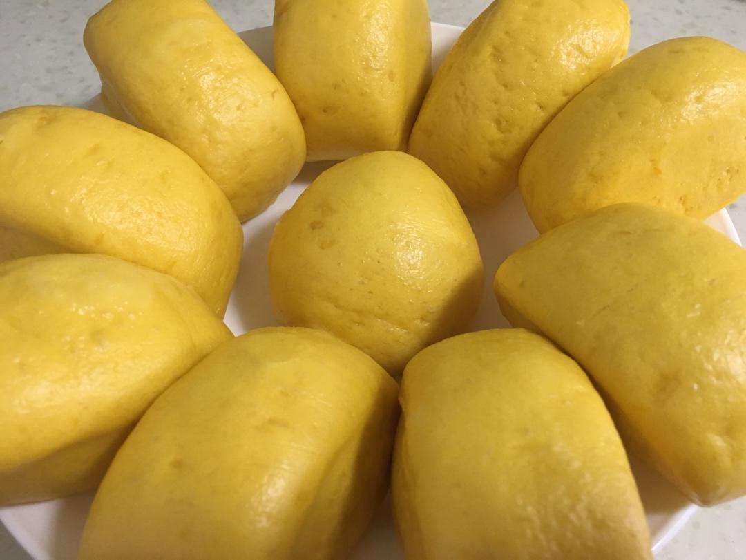 新手也可以--详解如何做出人见人爱、金黄的南瓜馒头