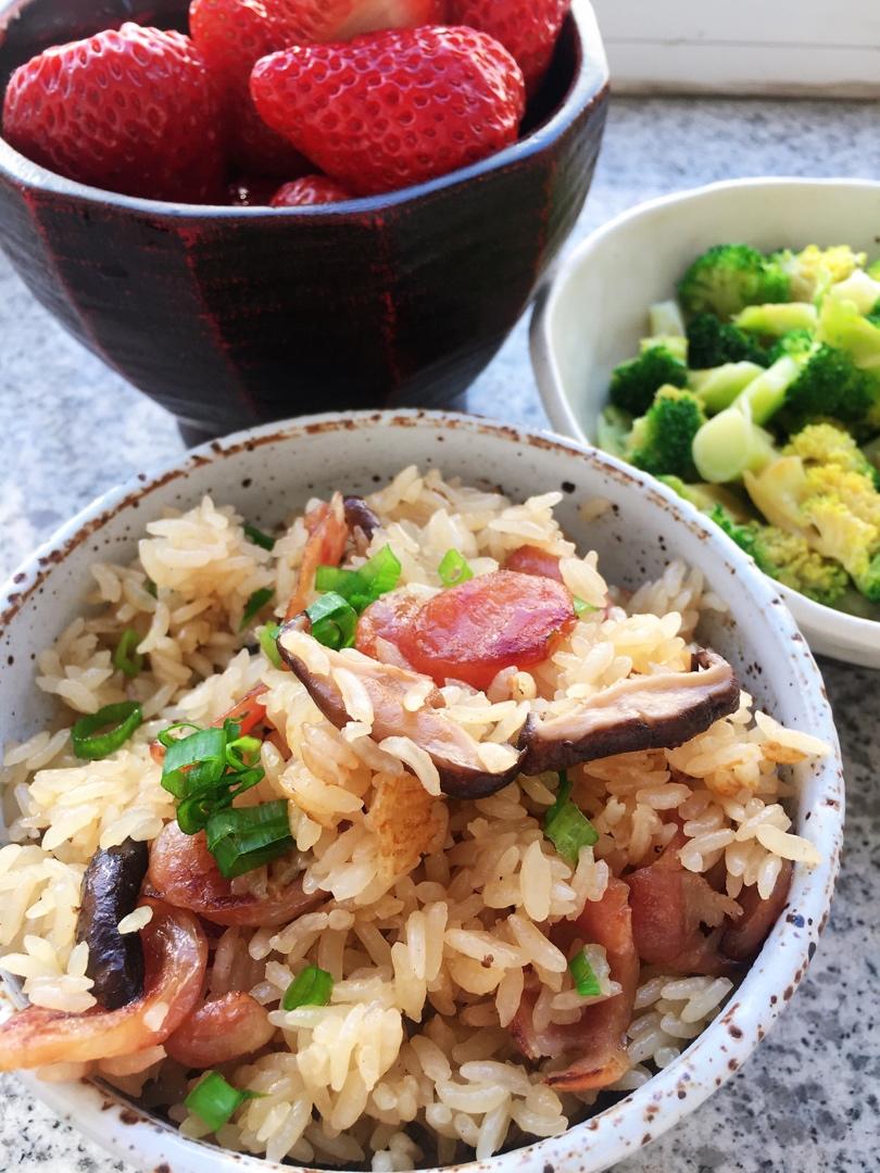 廉琦做的颗粒分明 好吃又简单的腊肠香茹焖饭(电饭锅版)