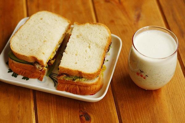 纯奶手撕吐司的做法 步骤1