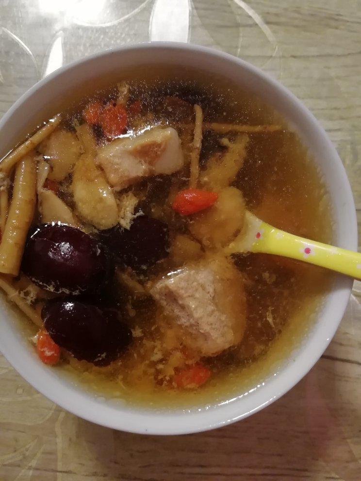 药膳瘦肉汤炖盅