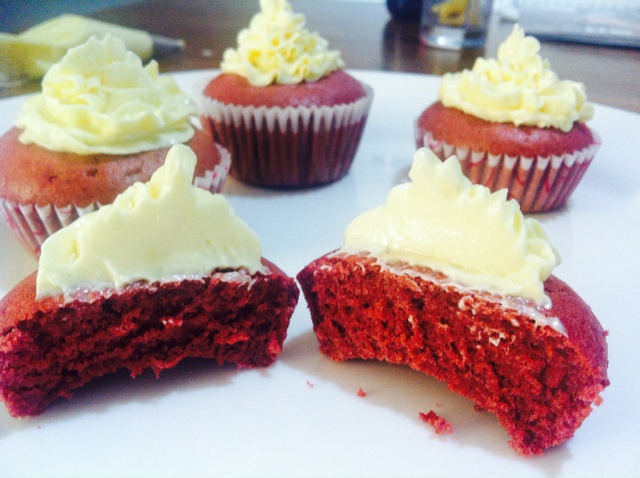 经典红丝绒杯子蛋糕（red velvet cupcake）