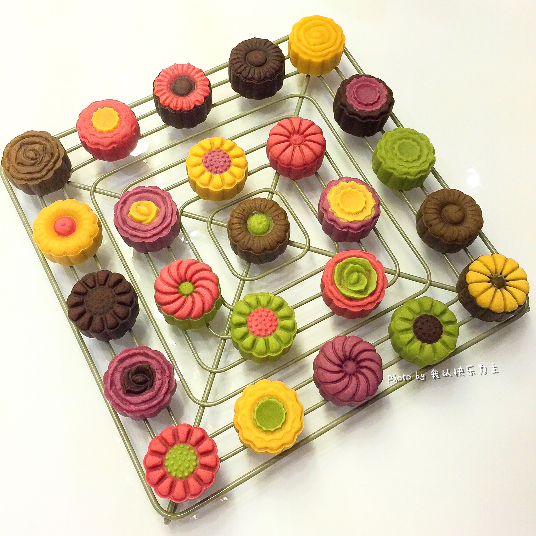 彩色桃山皮月饼