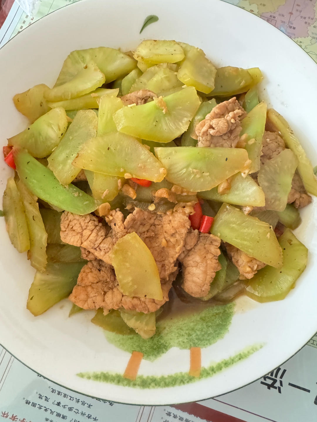 简单好吃下饭的莴笋炒肉来啦！