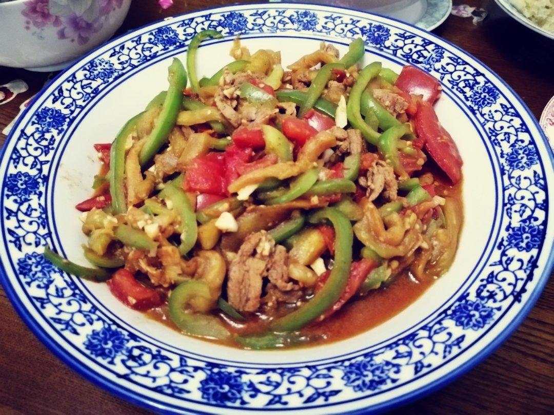 西红柿尖椒炒茄子