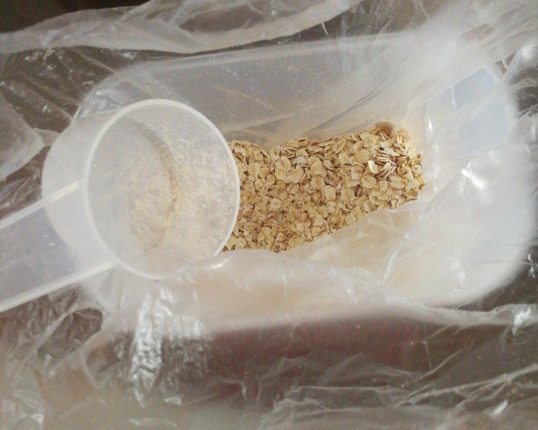 快手微波炉燕麦粥的做法 步骤1