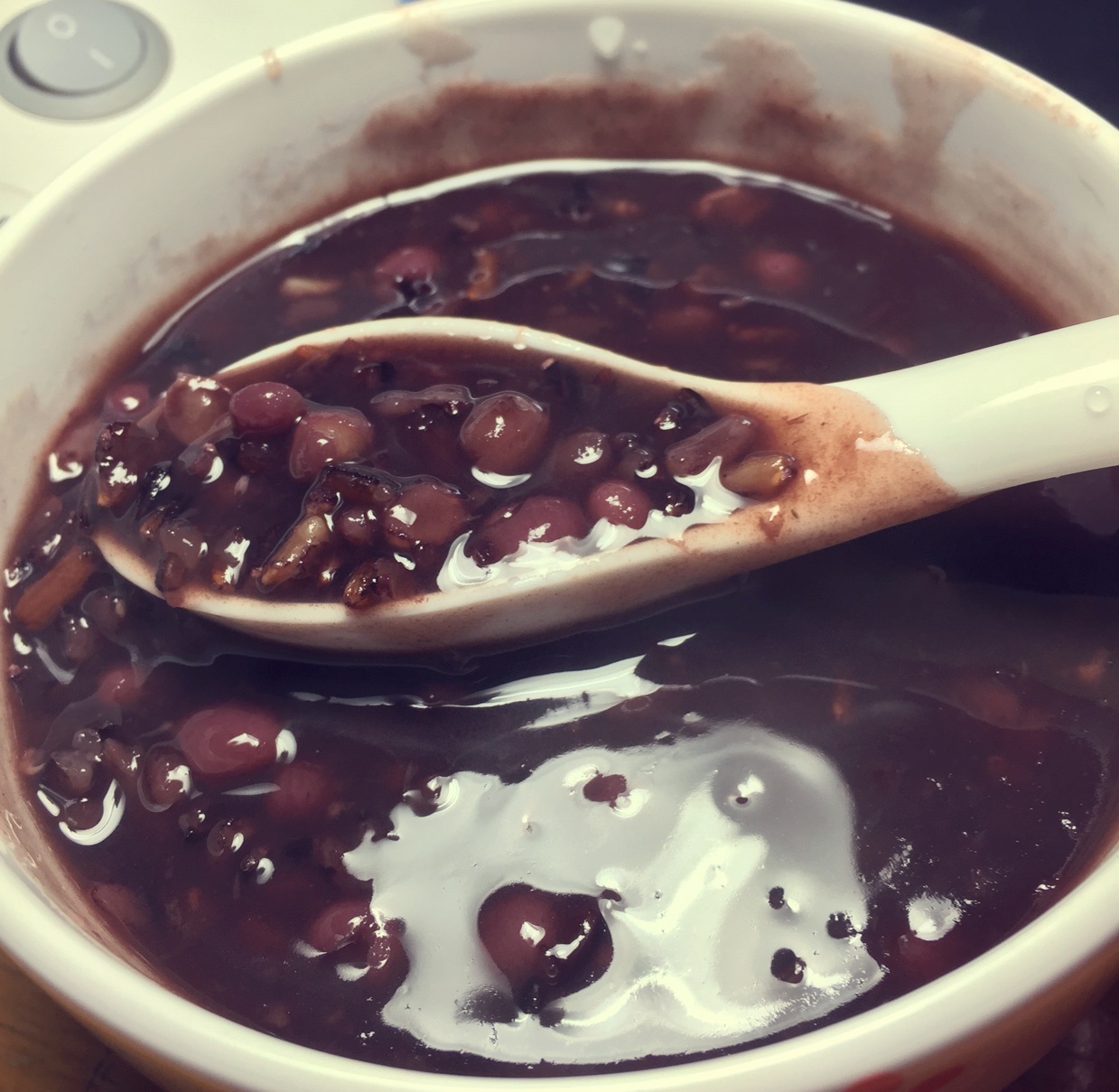 红豆薏仁黑米粥