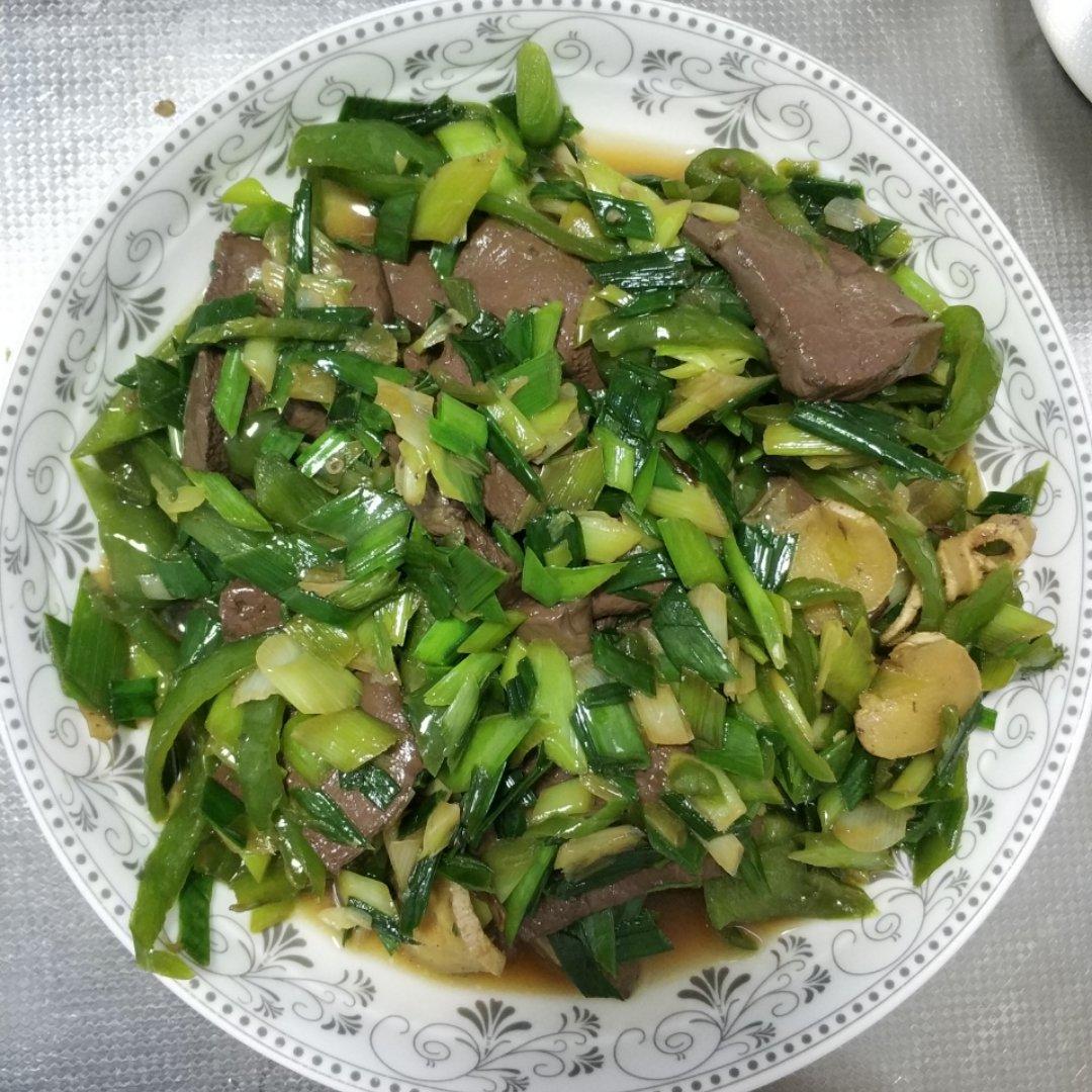 蒜苗炒鸭血