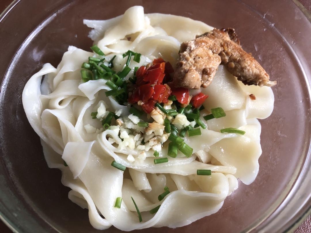 大碗宽面（油泼扯面）