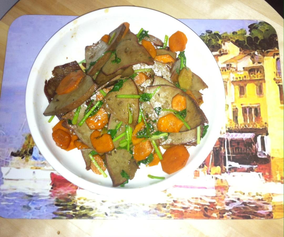 猪肝香炒胡萝卜的做法