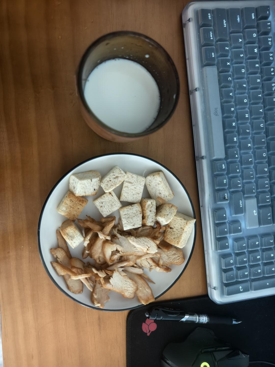 早餐-烤面包烤鸡胸肉的做法