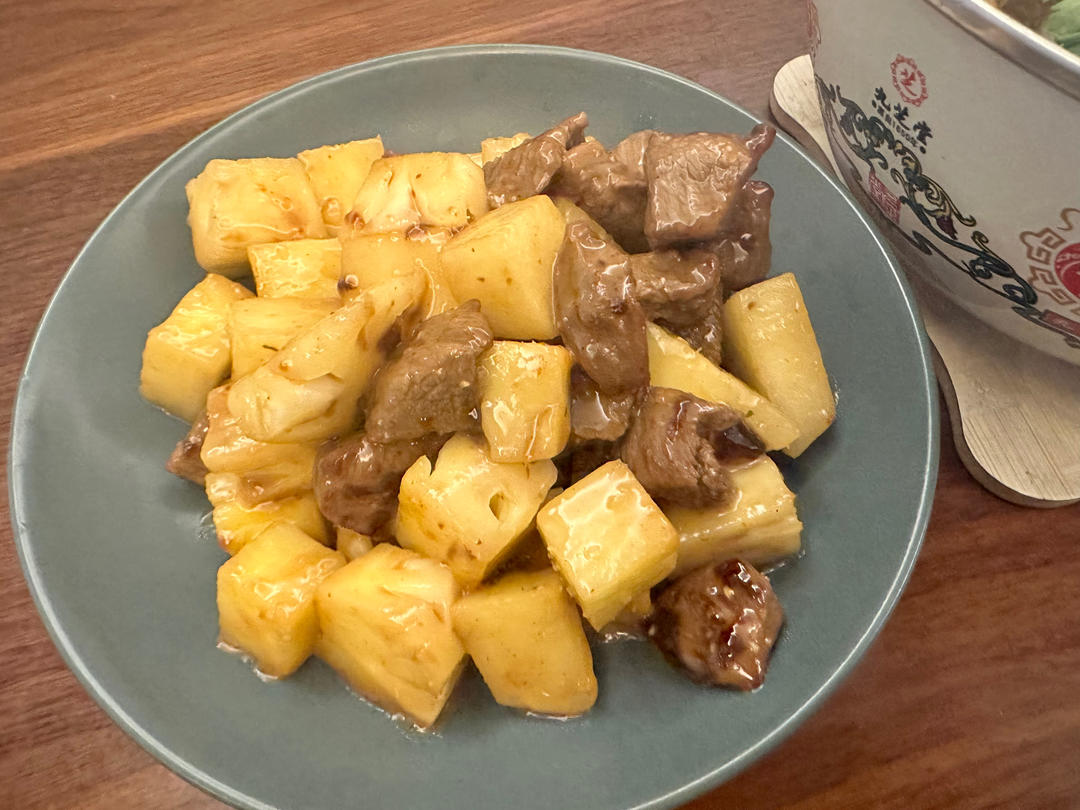 爆炒菠萝黑椒牛肉粒