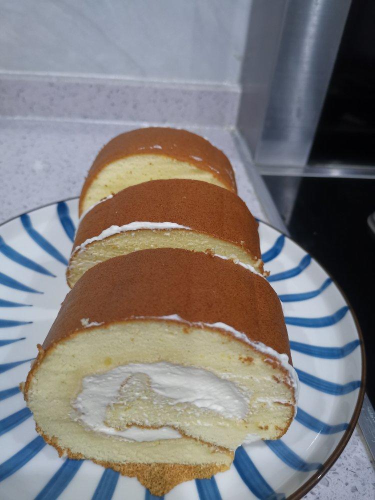 超详细的瑞士卷奶油蛋糕卷原味蛋糕卷的制作方法 饱满不掉皮不开裂（附模具换算方法）