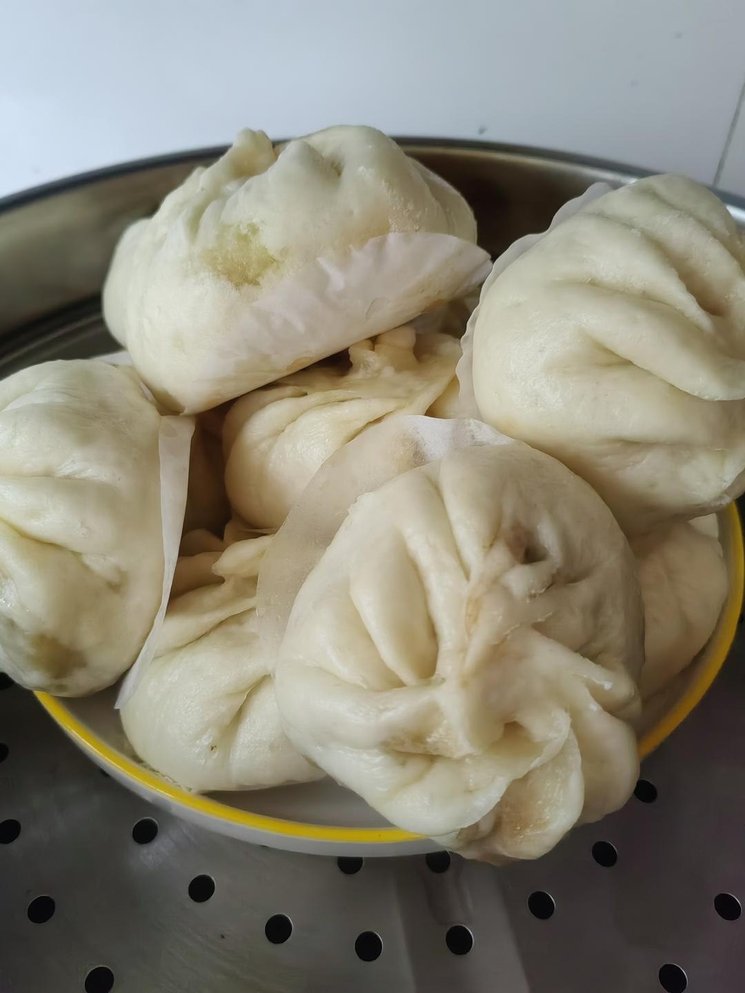 鲜美多汁的洋葱牛肉包子