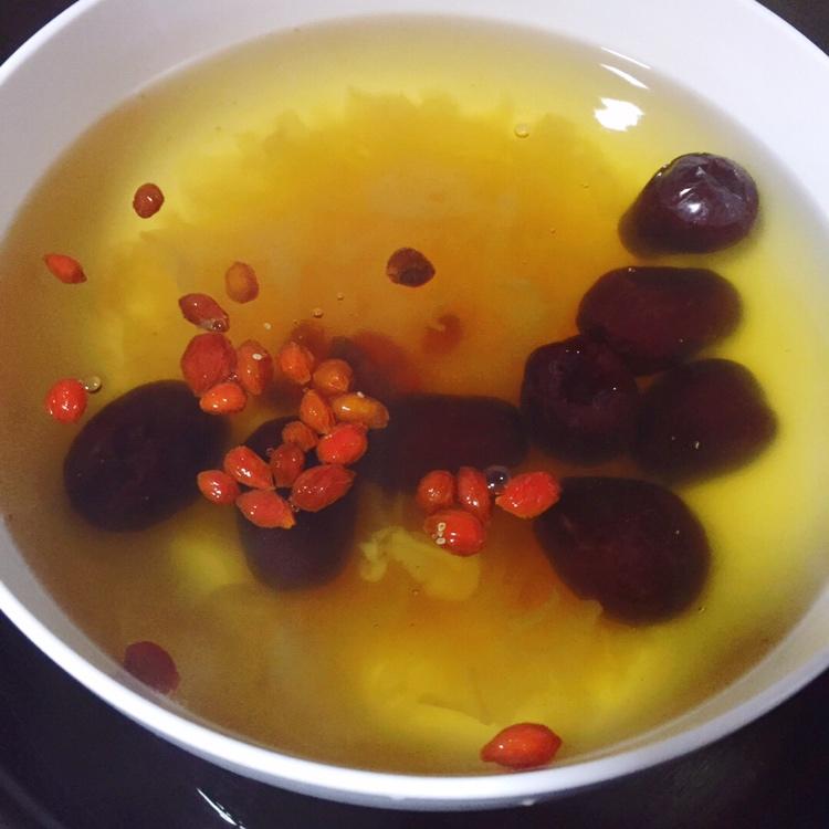 銀耳紅棗湯～又到了糖水加冰時節​​​