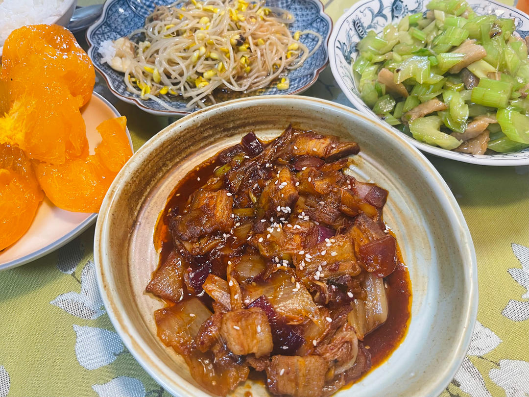 辣白菜炒五花肉