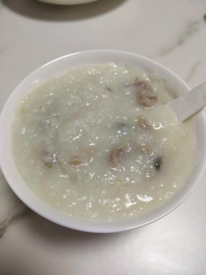 堂妈小厨——超好喝的皮蛋瘦肉粥