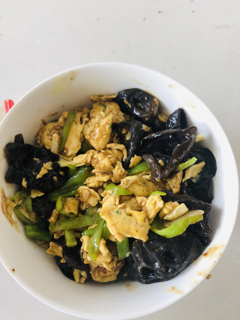 家常快手青椒木耳炒鸡蛋