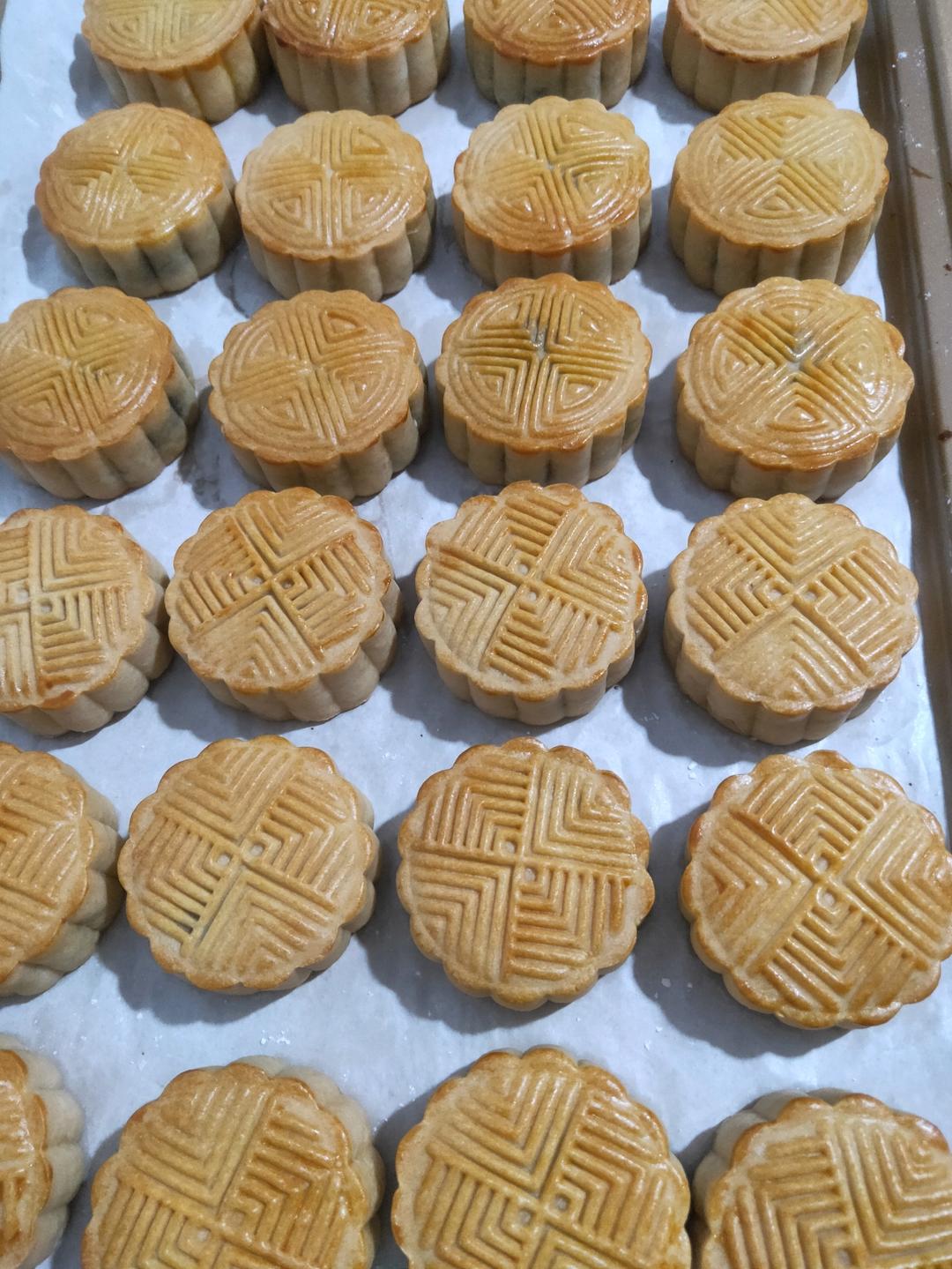 广式月饼—蛋黄莲蓉月饼