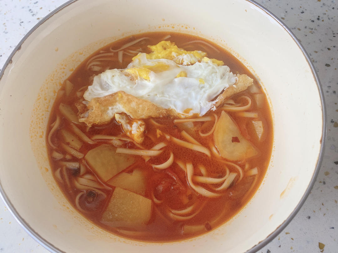 最家常的普通汤面——西红柿鸡蛋龙须面