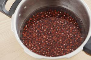 红豆卷馒头的做法 步骤1