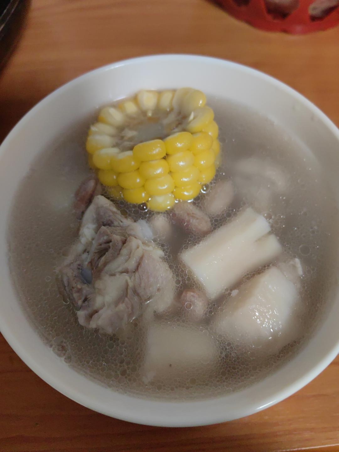 连吃三碗的玉米山药排骨汤